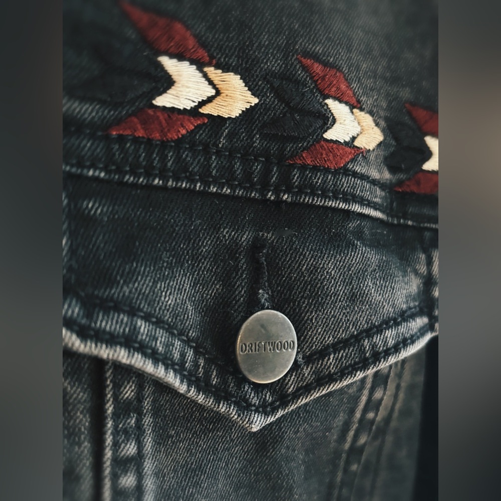 Free People x Driftwood Charcoal Denim Jacket - Aztec Embroidery - Size XL NWOT - Picture 5 of 13
